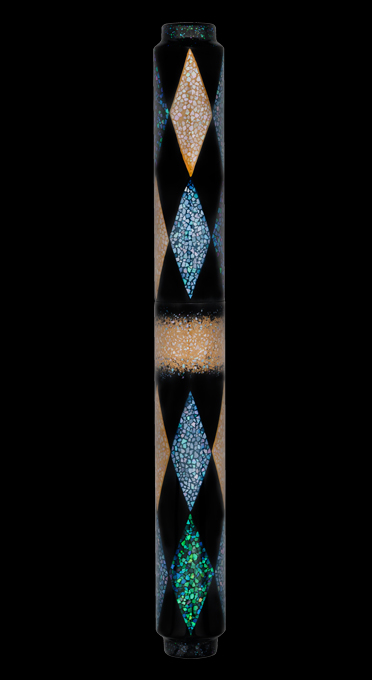 DIAMOND DECO - Maki-e fountain pen, a luxurious fusion of artistry and opulence.