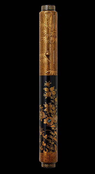 UTUMN FLOWERS AND BAMBOO - Maki-e fountain pen, a seasonal masterpiece depicting the beauty of fall flora and bamboo.