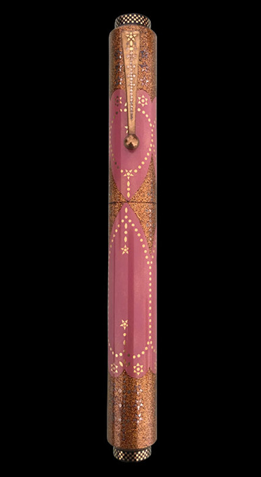 CINDERELLA'S CARRIAGE - Maki-e fountain pen, a fairy tale-inspired masterpiece of elegance and enchantment.