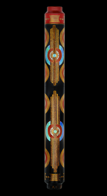 DECORATIFS - Maki-e fountain pen, an embodiment of exquisite ornamentation and craftsmanship.