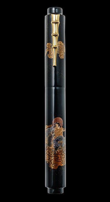 THE CELESTIAL MUSICIAN WITH FU DOG - Maki-e fountain pen, a harmonious blend of celestial imagery and Fu Dog symbolism.