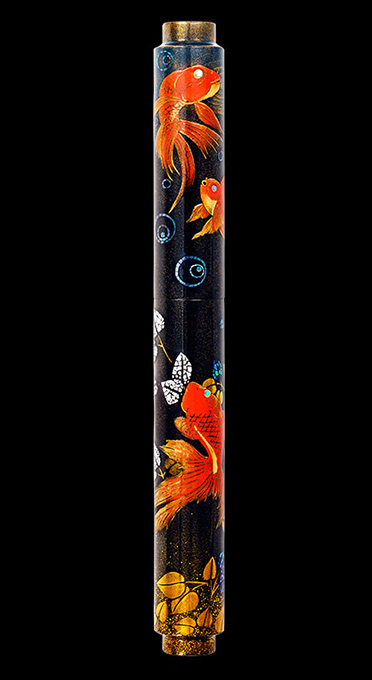GOLDFISH - Maki-e fountain pen, a vibrant celebration of graceful goldfish in aquatic beauty.