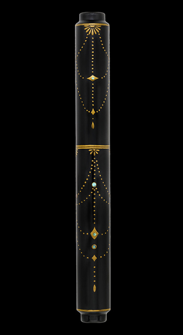 ORNAMENTAL YORAKU - Maki-e fountain pen, an exquisite blend of artistry and elegance.
