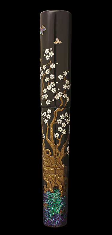 SAKURA - Maki-e fountain pen, a blooming masterpiece inspired by cherry blossoms.