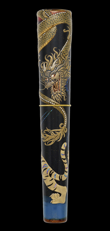THE TIGER AND DRAGON - Maki-e fountain pen, a symbol of strength and wisdom.