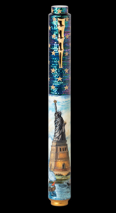 LIBERTY ENLIGHTENING THE WORLD - Maki-e fountain pen, an artistic tribute to the iconic Statue of Liberty.